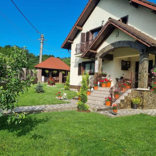 Corbeni House | Pensiunea Select