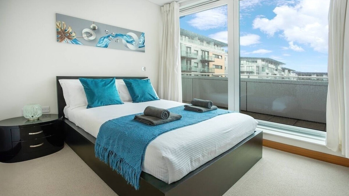 Churchill Apartment | Pent-House Battersea Power Station Hub