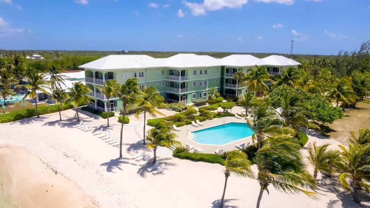 Old Man Bay Condo | Penthouse 2 Bd/Bth Beachfront Condo w/Heated Pool