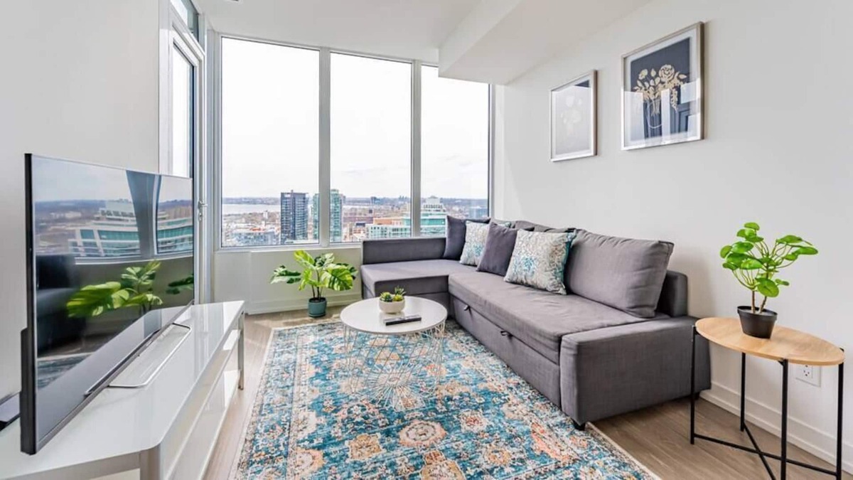 King West Village Condo | Penthouse 2BR-2Bath, Lake View