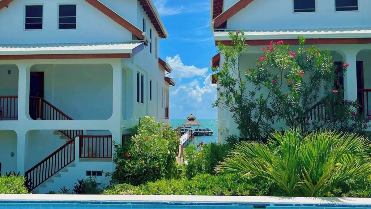 Caye Caulker Apartment | Penthouse 3 bed/3 bath Velento #5 Partial Ocean Views w/Pool, Private Dock