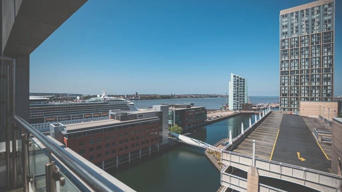 The Docks Apartment | Penthouse, 3 Bedrooms, with Balcony