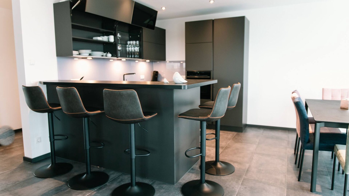 Waggershausen Condo | Penthouse apartment, panoramic view of the Alps, large roof terrace, high-quality furnishings