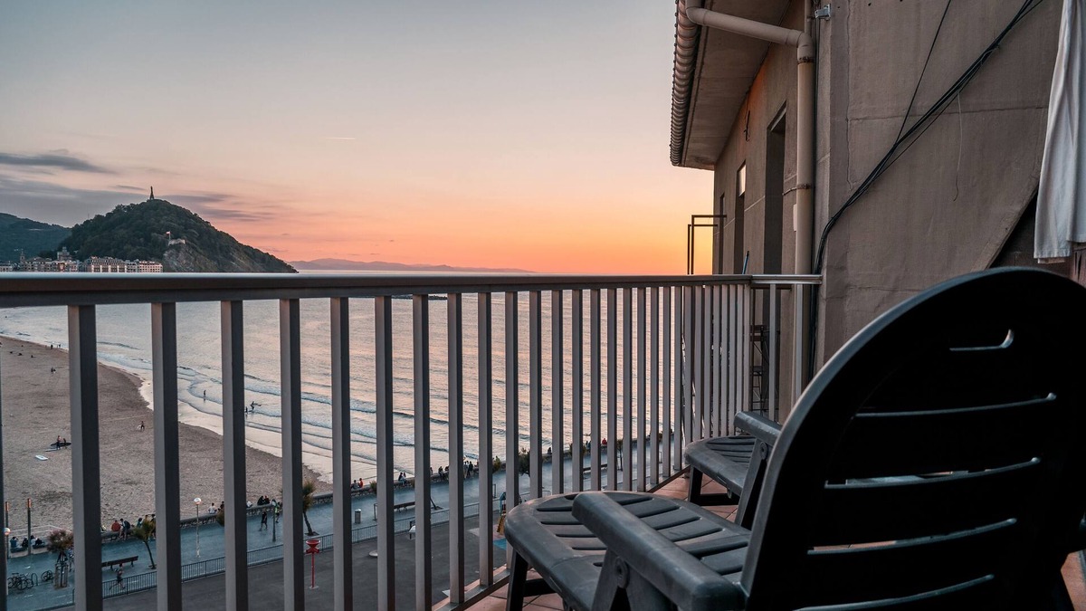 Gros Apartment | Penthouse-apartment, Beachfront, Sea View And Terrace