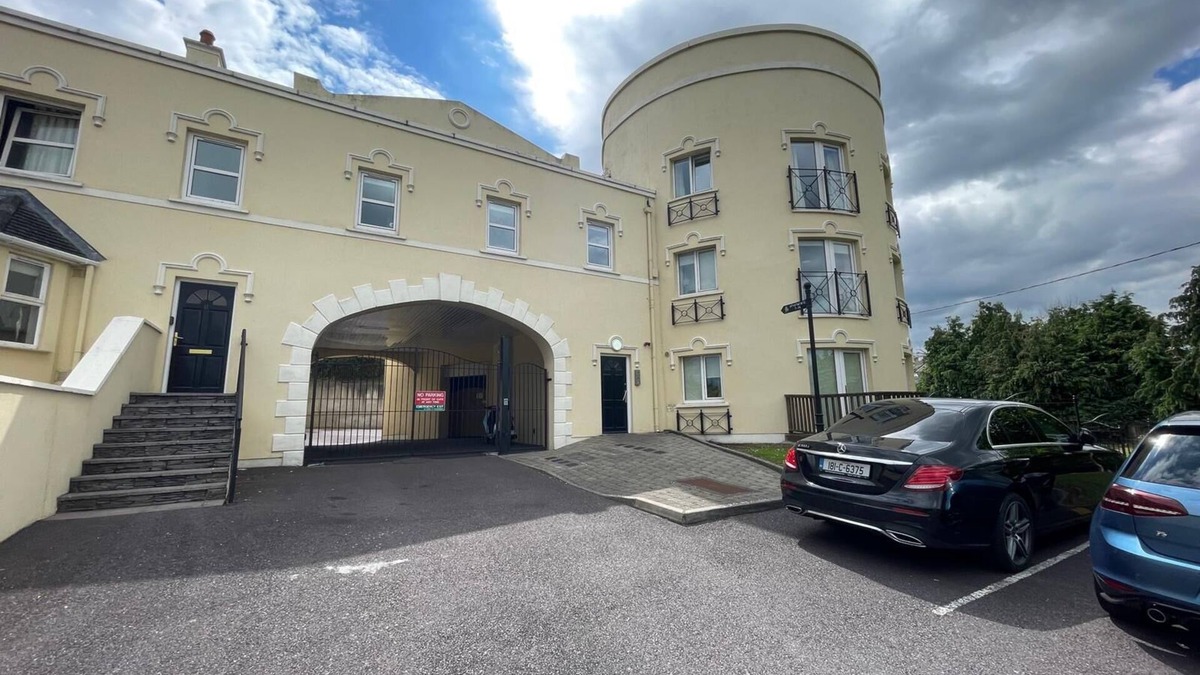 Passage West Apartment | Penthouse Apartment in a quiet area with a nice view.