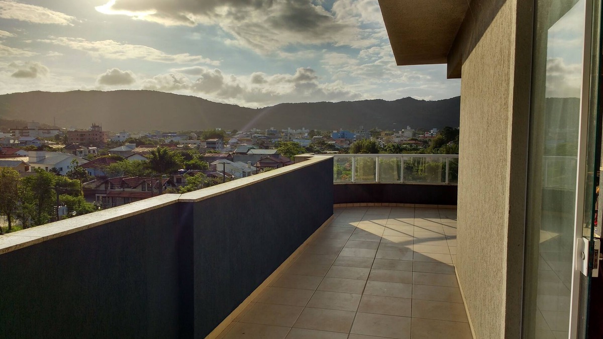Ze Amandio Apartment | Penthouse apartment with sea view, 400 m from the beach, great location.