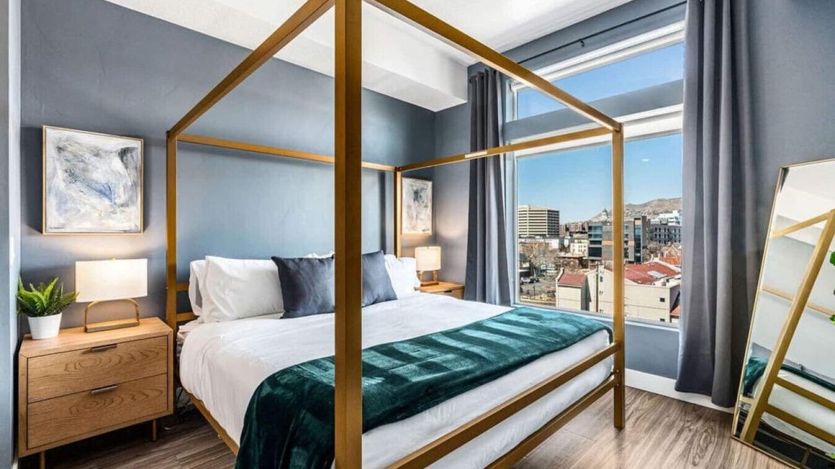 Downtown Salt Lake City Apartment | Penthouse Apt - PoolGymHotTubPkg - View!