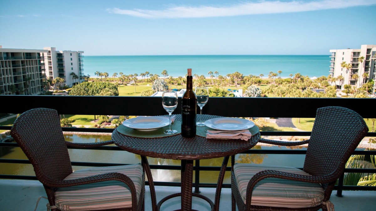 Longboat Key Condo | PENTHOUSE DOUBLE BALCONY FULL GULF & BAY VIEWS FROM EVERY ROOM Beachplace 5-602