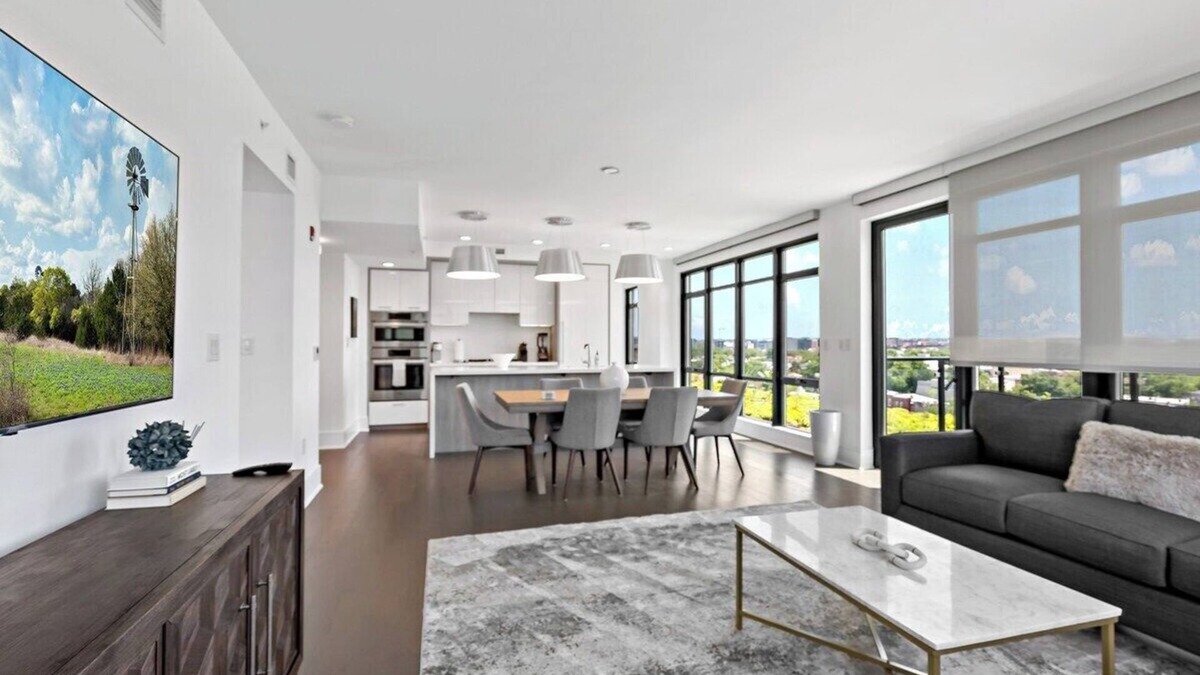 Shaw Bed & Breakfast | Penthouse | Downtown | Capitol Views | Luxury