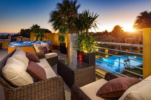 Cascais Apartment | Penthouse Duplex Rooftop Jacuzzi 4 Rooms 6 beds 8 Persons