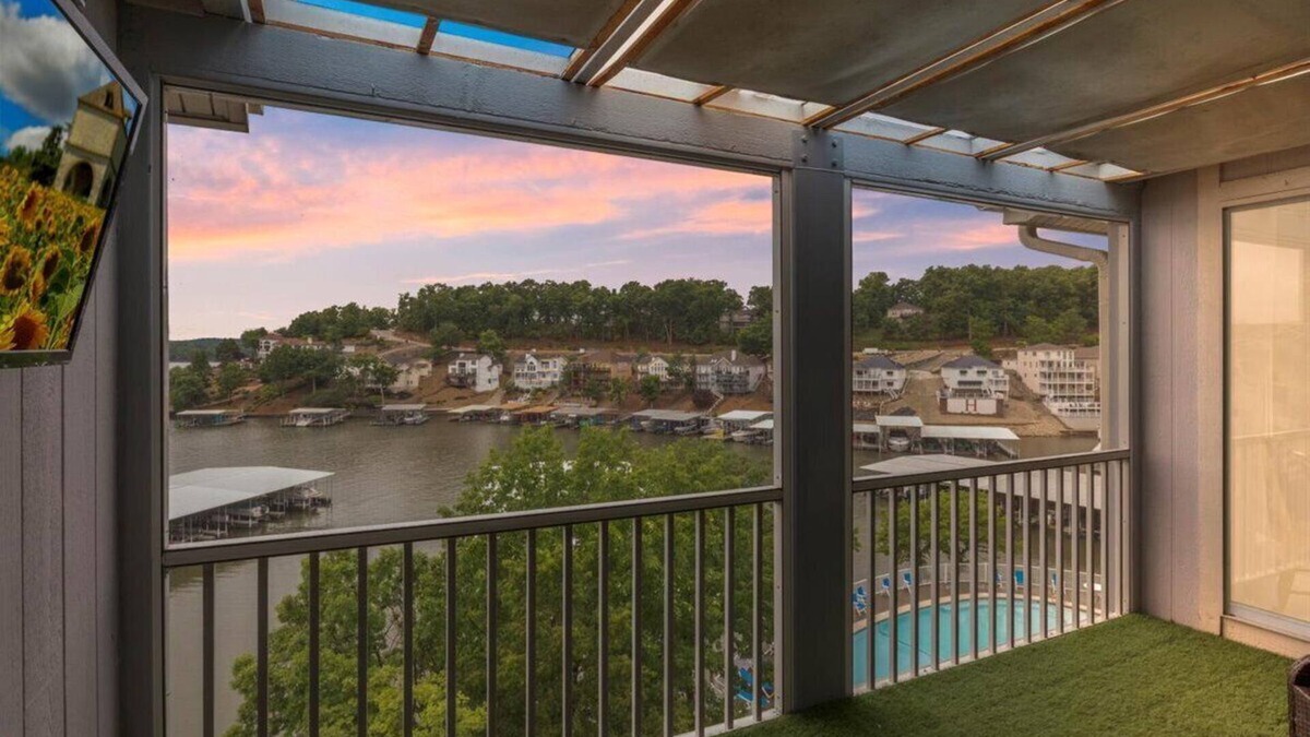 Village of Four Seasons Condo | Penthouse Level Condo w/Lake & Pool Views, Tennis & Pickleball
