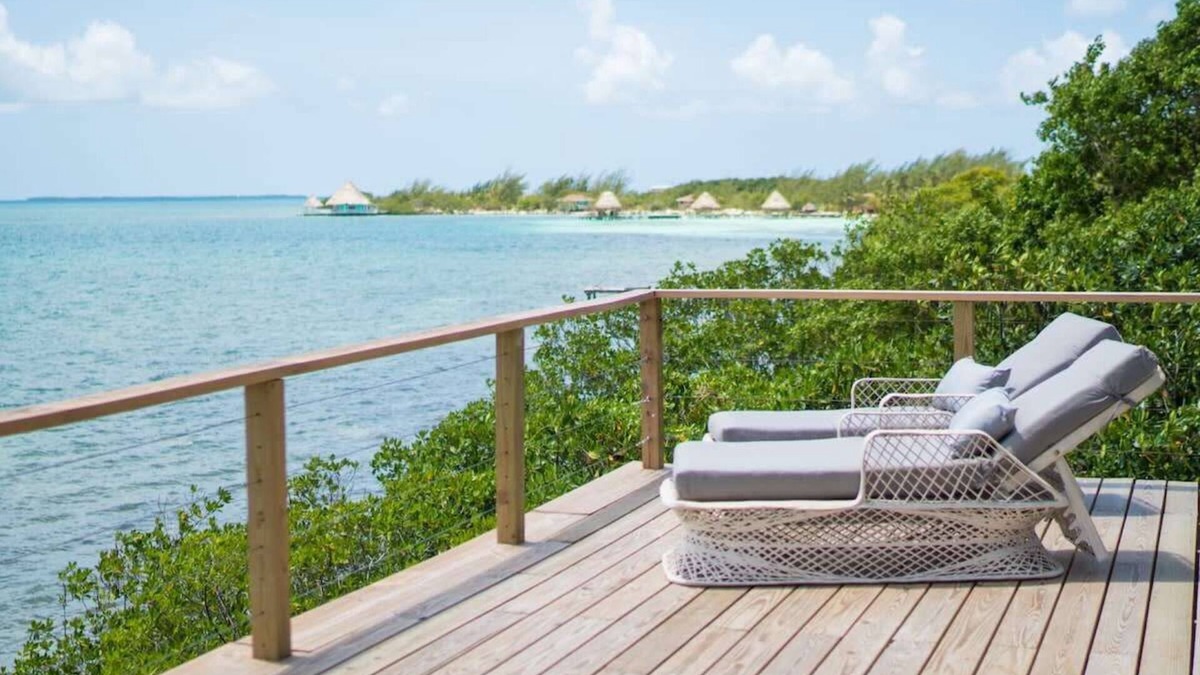 Dangriga Apartment | Penthouse Oceanfront Cabana