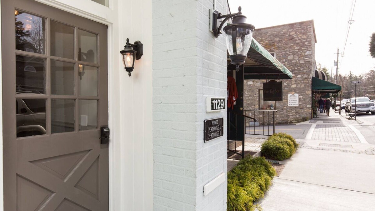 Blowing Rock House | Penthouse on Main B Upscale 2BR/2BA Penthouse on Main Street in Blowing Rock
