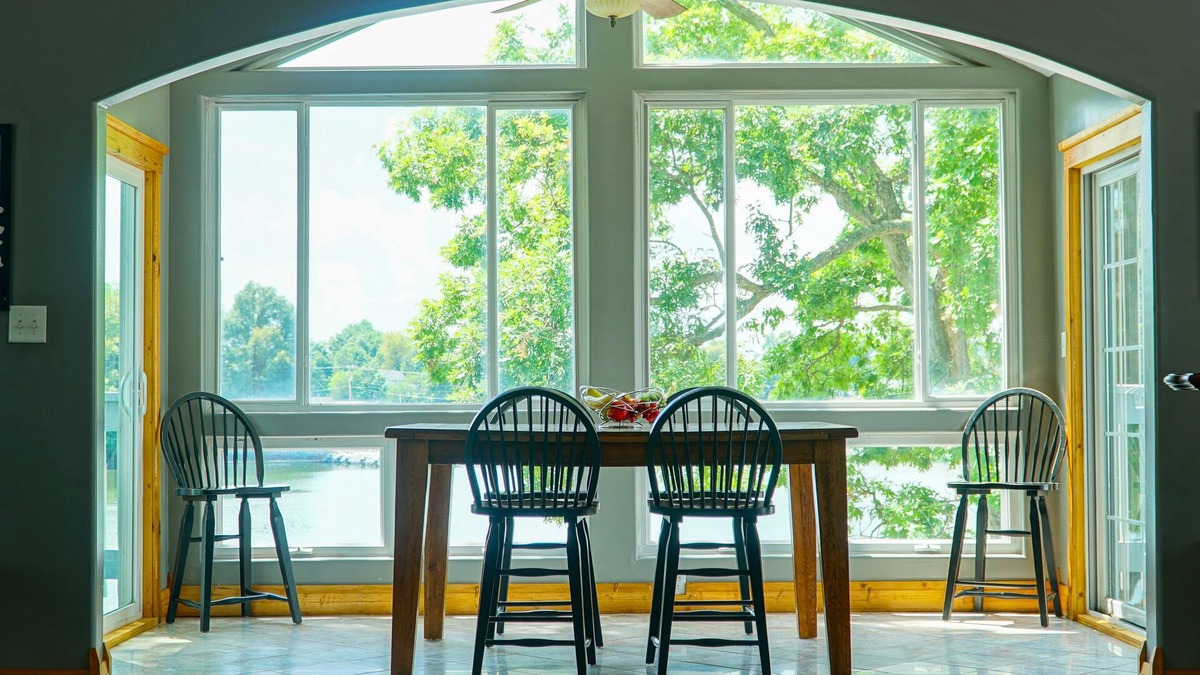 Monticello Apartment | Penthouse on the lake, walking distance from Indiana Beach