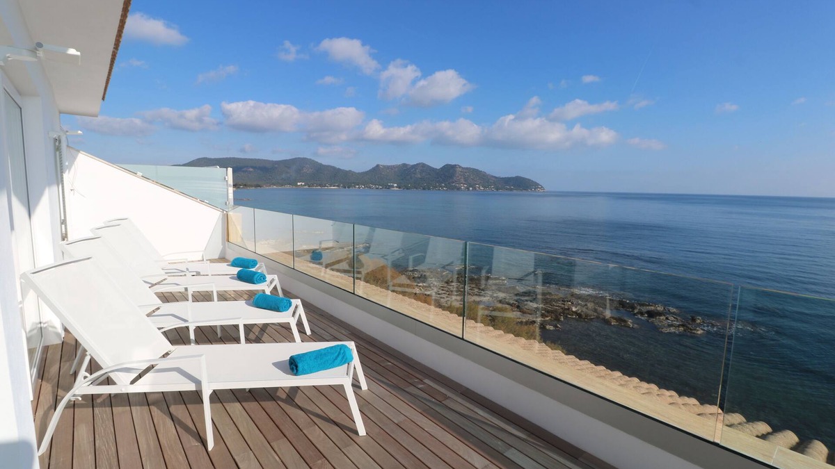 Cala Bona Apartment | PENTHOUSE "SKY", modern+comfortable, fantastic sea view + lots of sun
