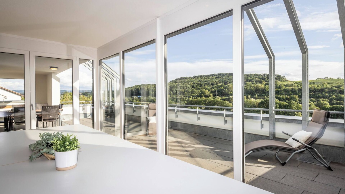 Erlenbach Apartment | Penthouse-style apartment with large terrace and views! (Private/Business)