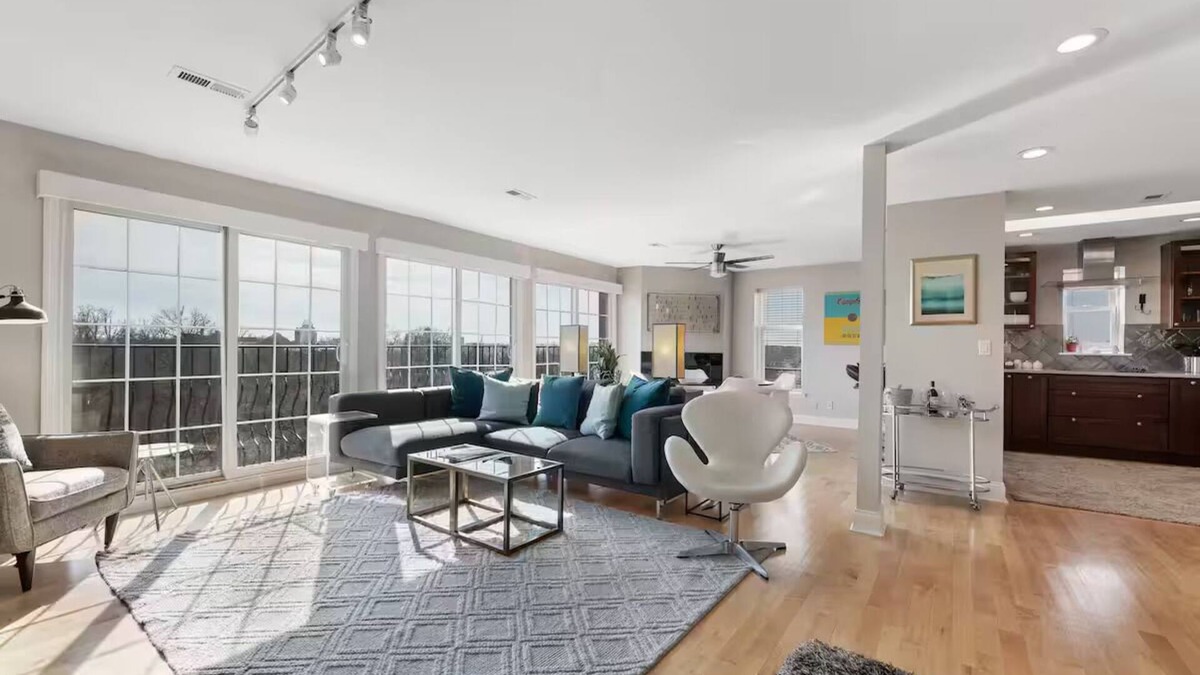 Mount Adams Apartment | Penthouse Style Condo with City View