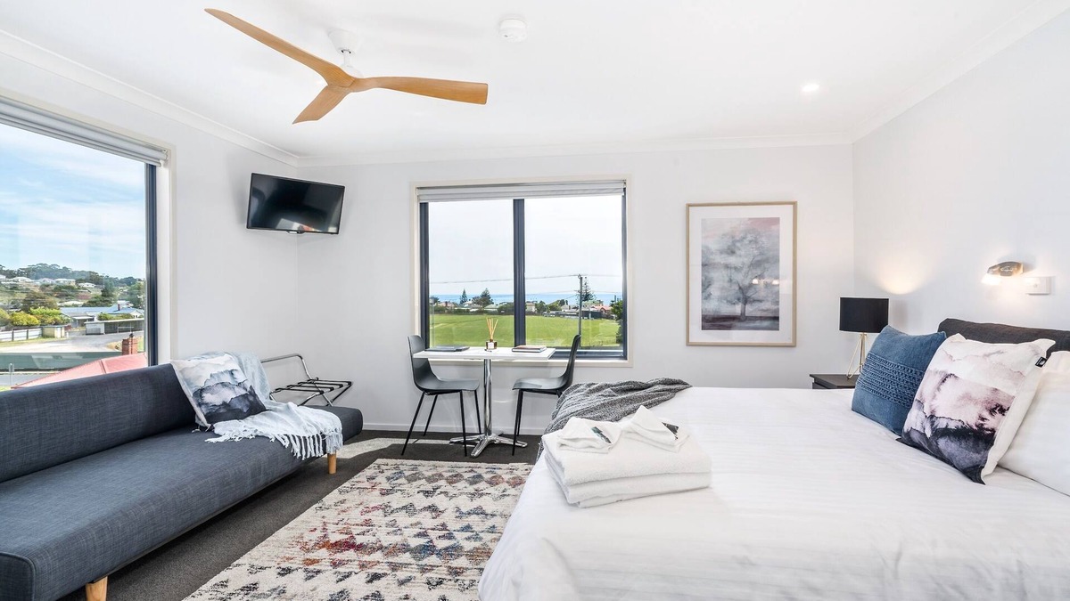 Penguin House | Penthouse Suite Madsen Retreat Boutique Guesthouse Penguin NW Tasmania