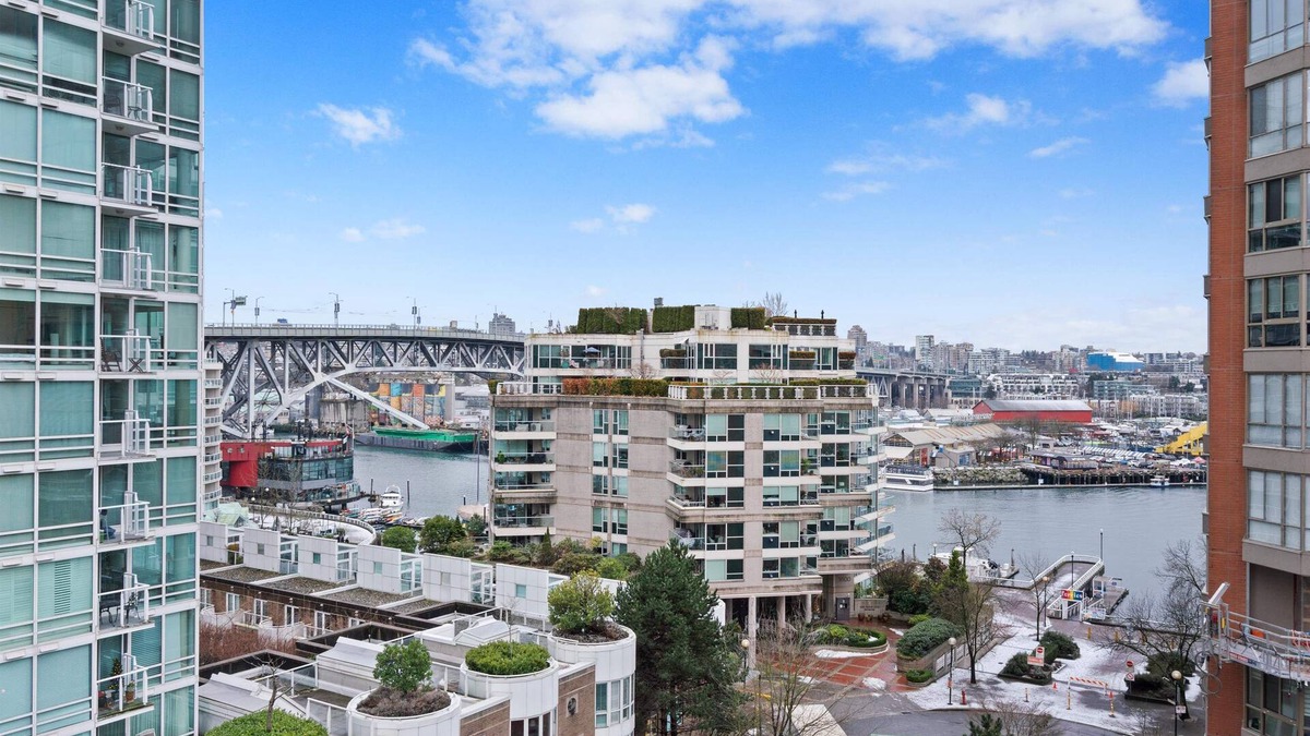 Downtown Vancouver Condo | Penthouse suite w/jacuzzi on Seawall w/views