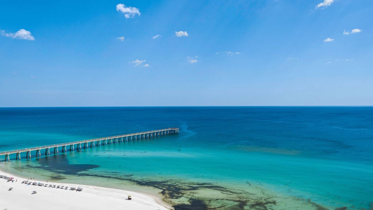 Navarre Beach Condo | PENTHOUSE - TOP FLOOR - BEACHFRONT & CHAIRS - POOL - BALCONY - GYM-NEW ELEVATORS