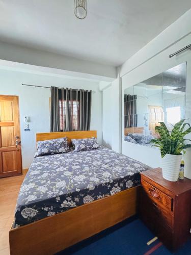 Virac House | Penthouse Unit with OceanView, Wifi, Free Parking at Sonia's Island Stay