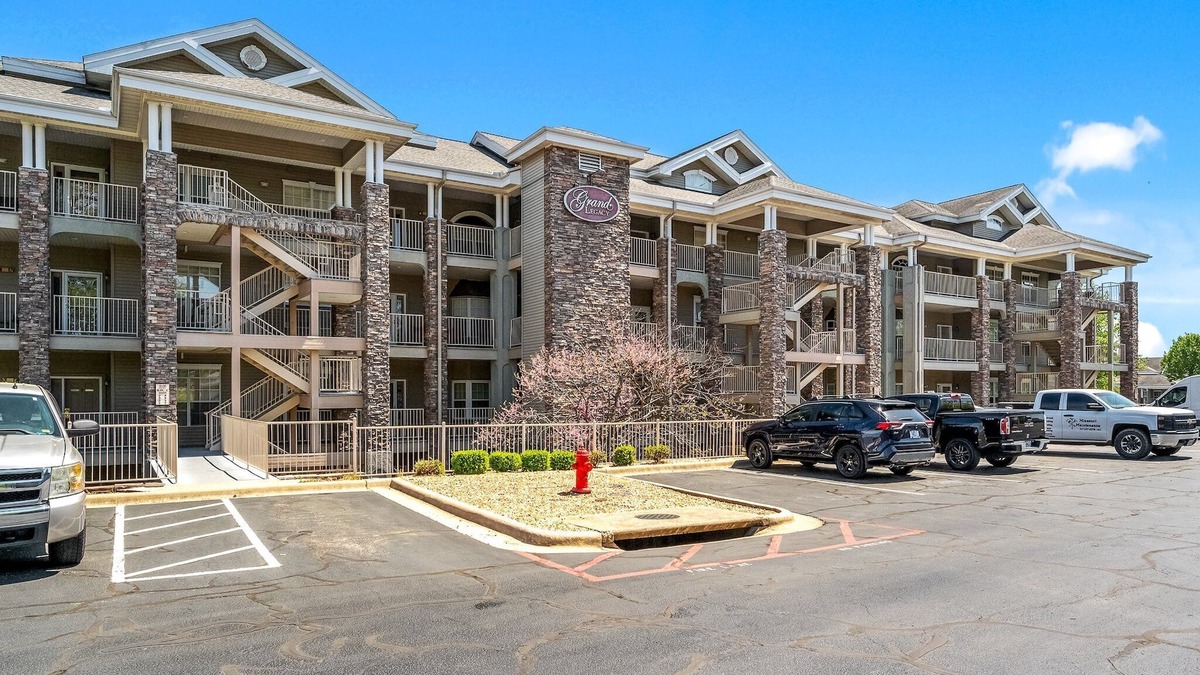 Branson Condo | Penthouse View in the HEART of Branson!