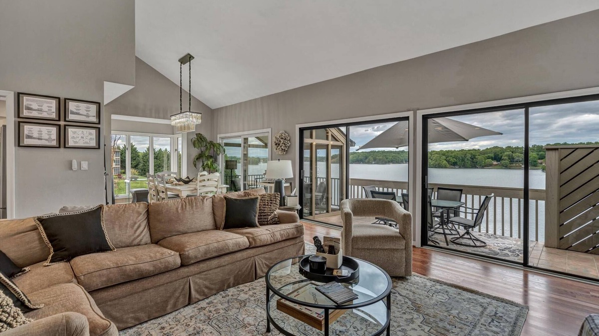 North Shore Condo | Penthouse View - Smith Mountain Lake