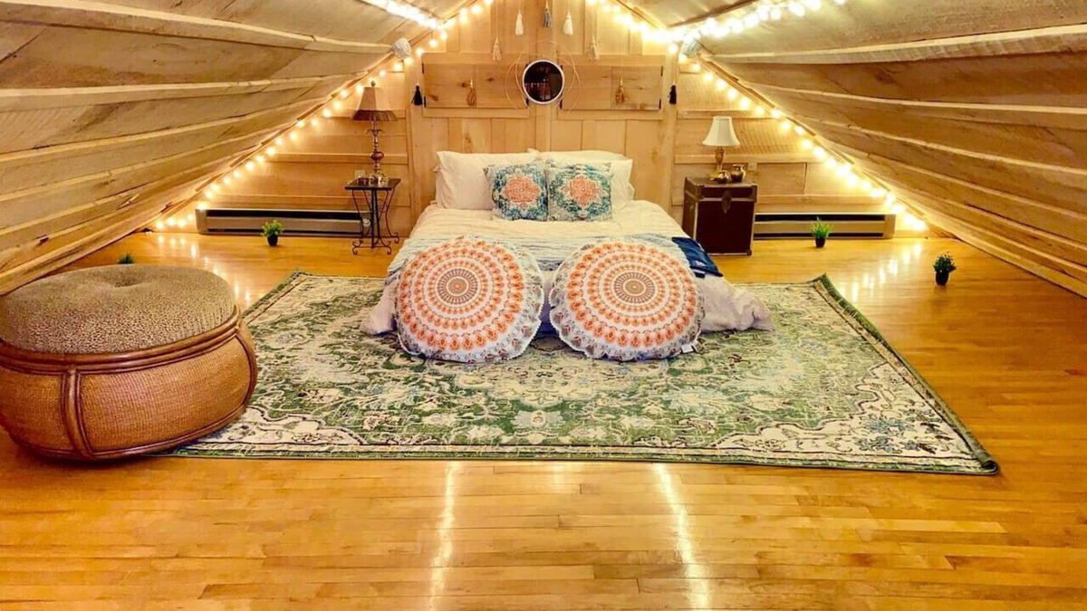 Doniphan County Cabin | Penthouse w/Boho Loft, Jacuzzi, + Balcony -3 bdrm