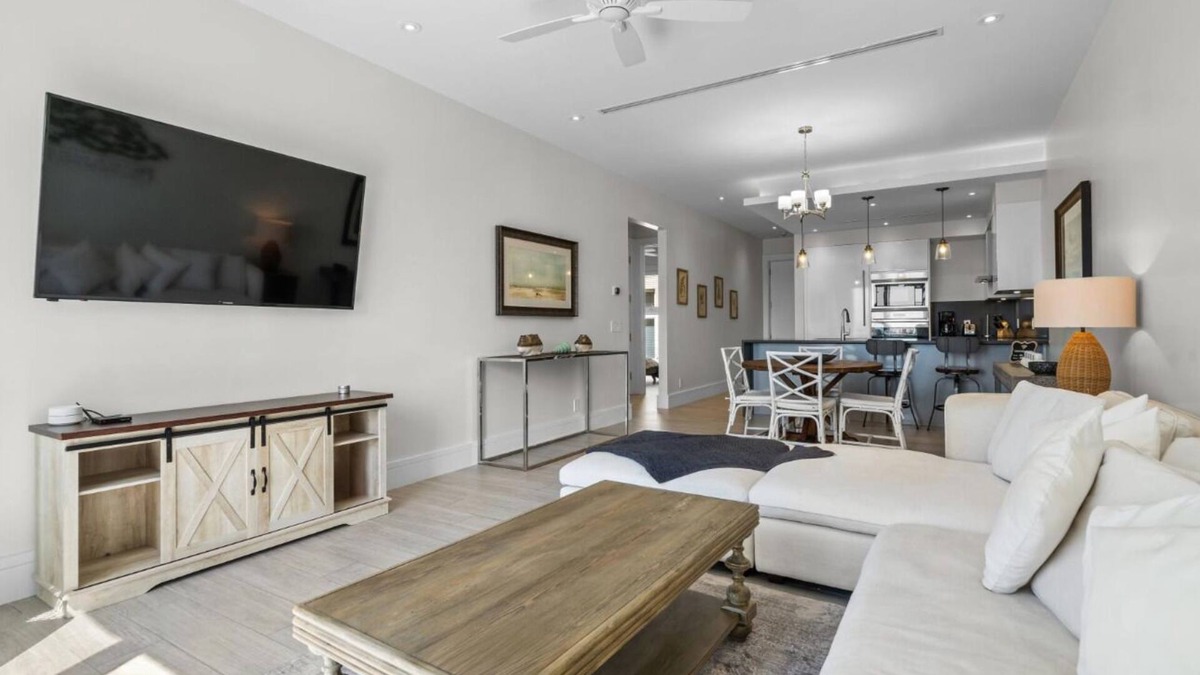 Paradise Island Apartment | Penthouse w/Private Rooftop Terrace | Steps from Renowned Resorts & Golf Courses