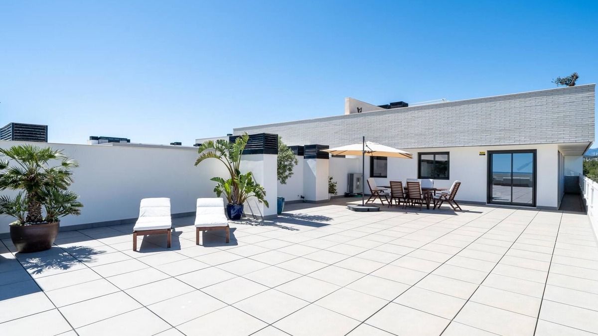 Roques Daurades Apartment | Penthouse with private solarium and pool sea views