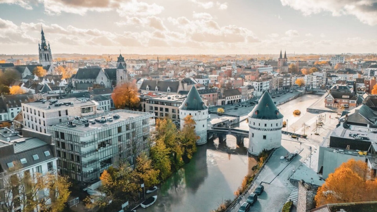 Kortrijk Apartment | Penthouse with 360 terrace in the centre of Kortrijk! Free private parking!