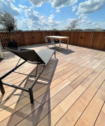 Stationsbuurt Noord Apartment | Penthouse with Airconditioning and Big Terrace, Close to Gent Sint-Pieters Station and City Centre