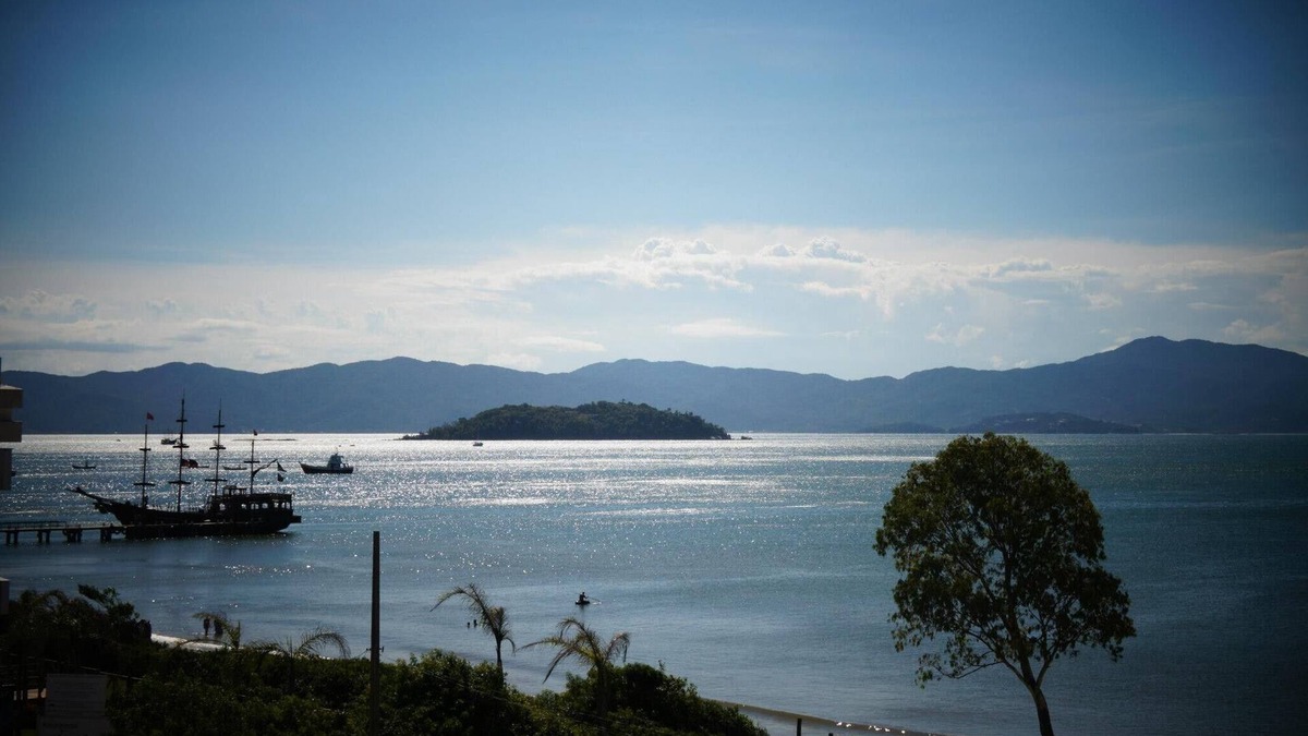 Cachoeira do Bom Jesus Apartment | Penthouse with swimming pool, barbecue and wonderful sea views.