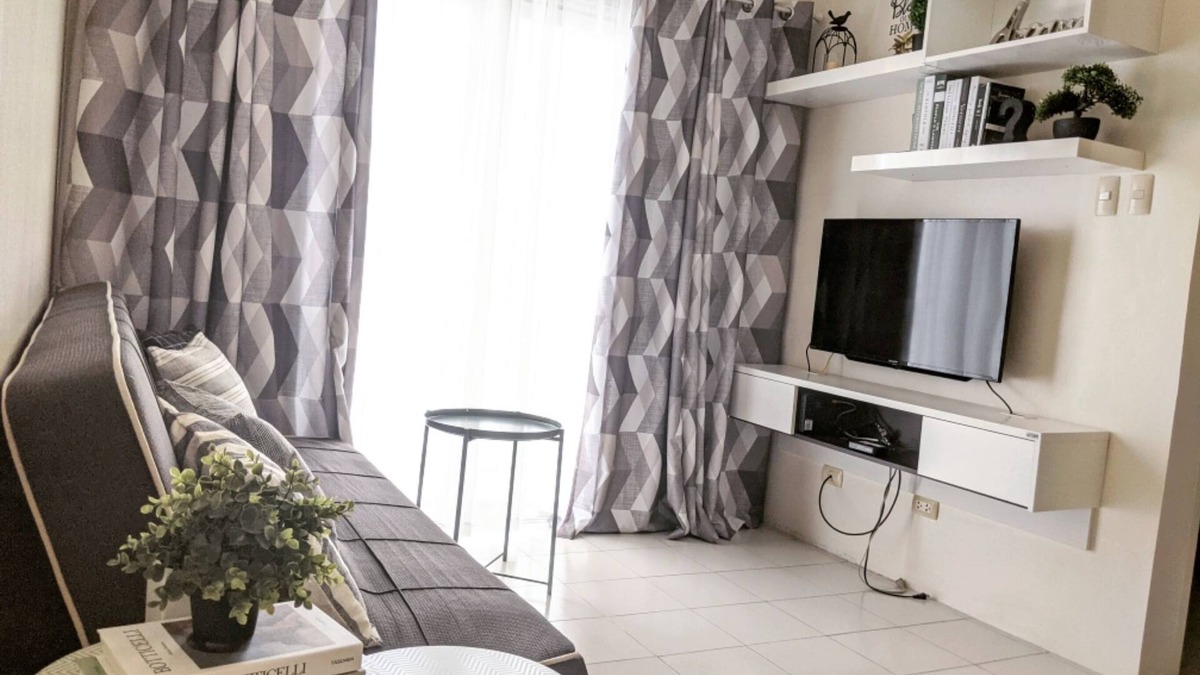 Muntinlupa Condo | Penthouse with Home Office and Parking