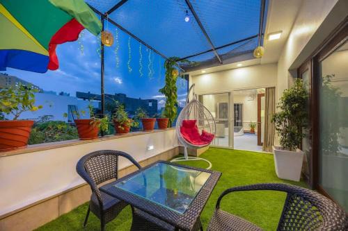 Sector 40 Apartment | Penthouse with Jacuzzi steam bath &foot massage