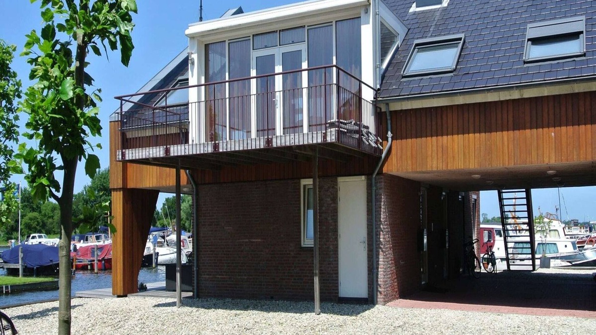 Uitgeest Apartment | Penthouse with Lake Views