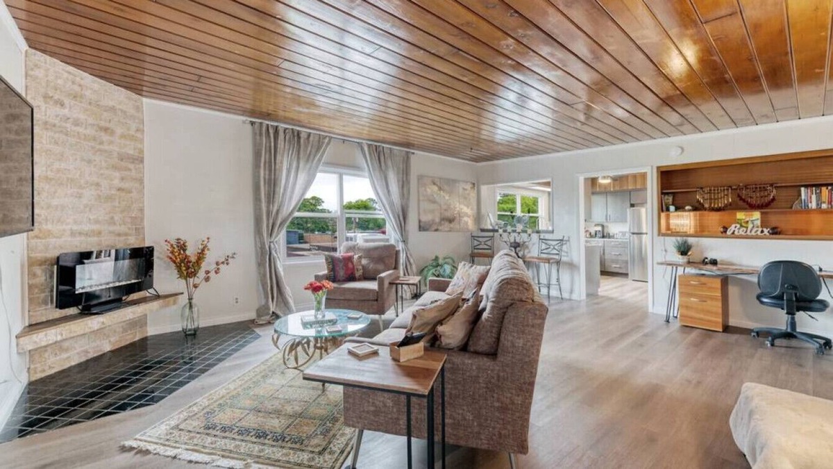 West Eugene Apartment | Penthouse with Large Private Balcony