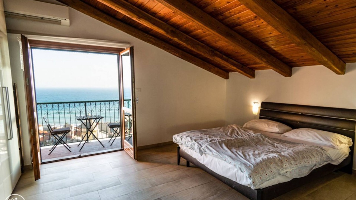 Finale Ligure Apartment | Penthouse with Sea View Balcony