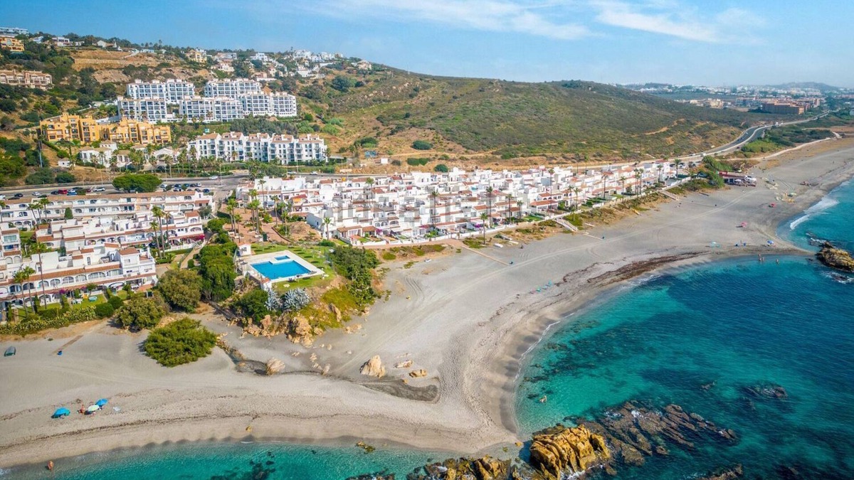 Puerto de la Duquesa Apartment | Penthouse with sea and mountain views on the Costa del Sol.