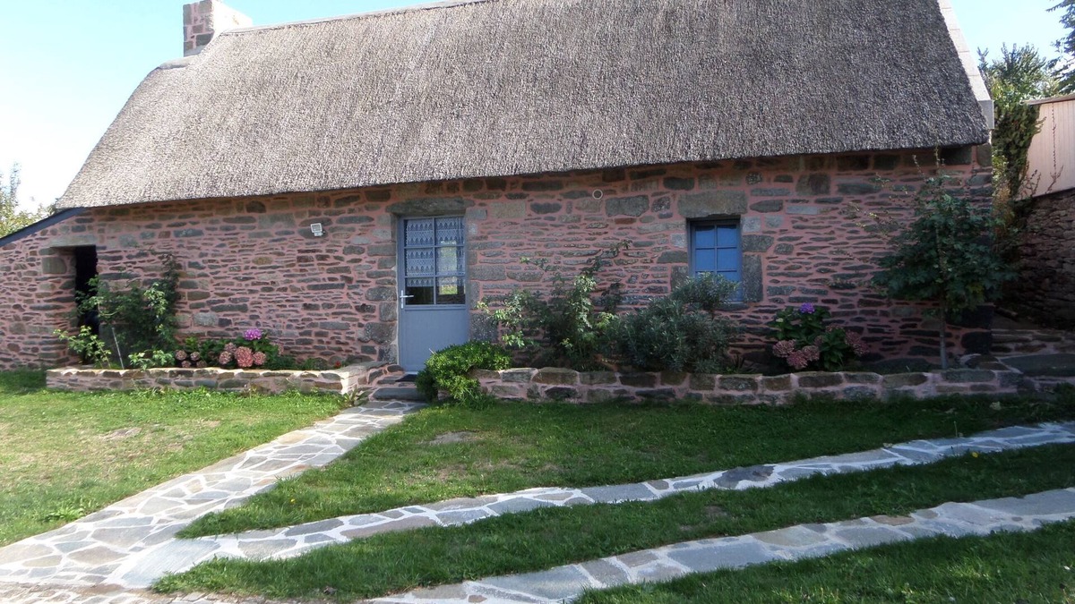 Treogat Cottage | Penty, thatched cottage 2.5 km from the sea