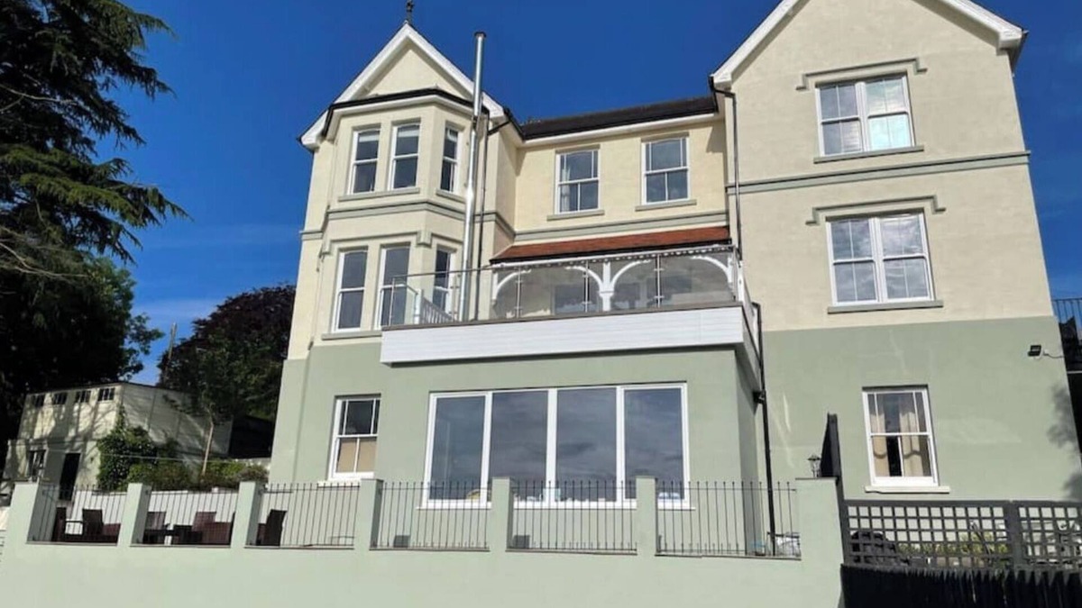 Pentrefelin House | Penybryn - Overlooking the Towy valley