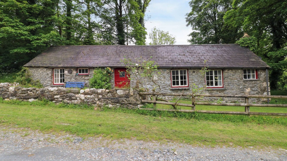 Llangeler Cottage | PENYRALLT FACH COTTAGE, character holiday cottage in Llandysul