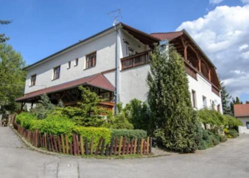 Cierny Balog House | penzión ARTUR - Partizánske
