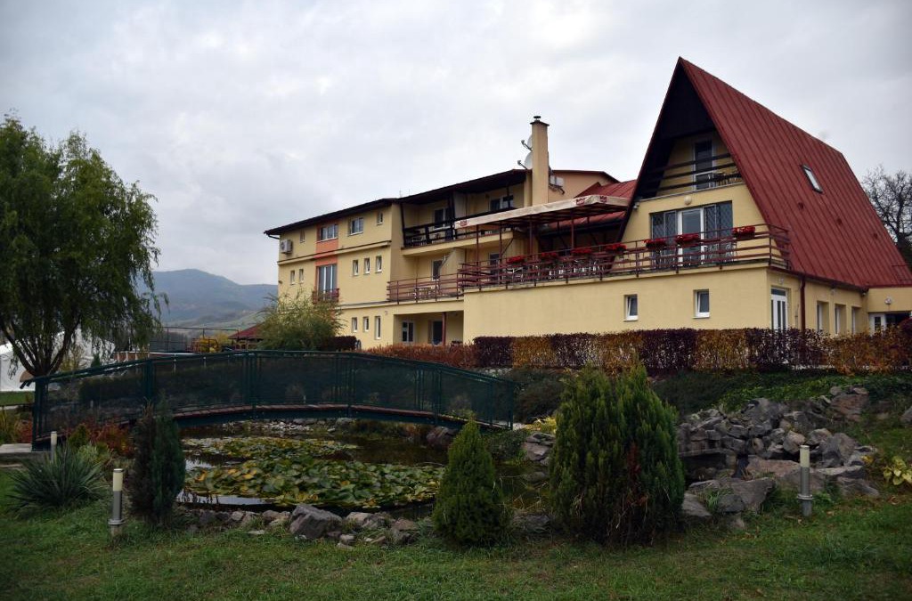 Kostolna Ves House | Penzión Koruna