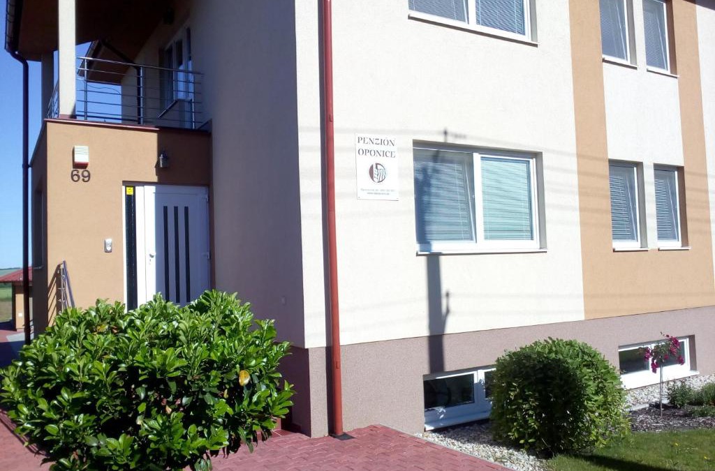 Oponice House | Penzión Oponice