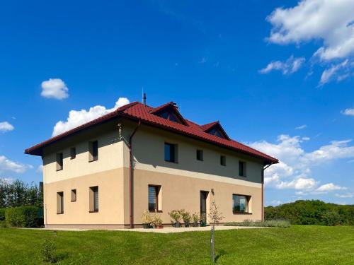 Zavisice House | Penzion Bez Modrého Páva