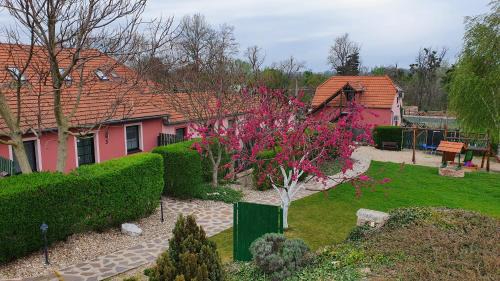 Hlohovec Apartment | Penzion Na Lednické