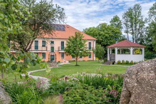 Benesov nad Cernou House | Penzion Pod Krásnou horou