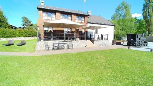 Karlovy Dvory Bed & Breakfast | Penzion Stříbrný vítr