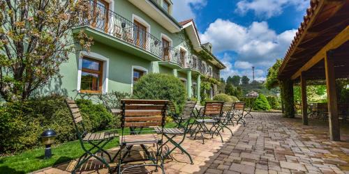 Moravany nad Vahom Hotel | Penzion Tematin